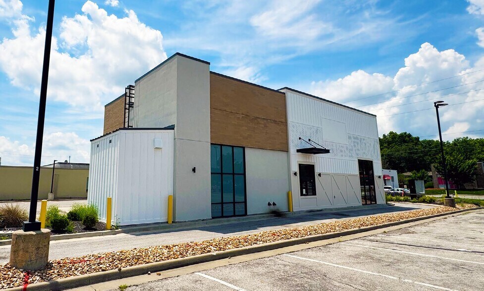 More Photos Of 806 N 7 Hwy, Blue Springs Fast Food For Lease