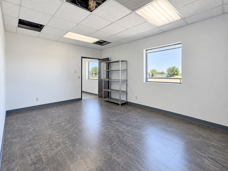 More Photos Of 11519 S Petropark Dr, Houston Warehouse For Sale