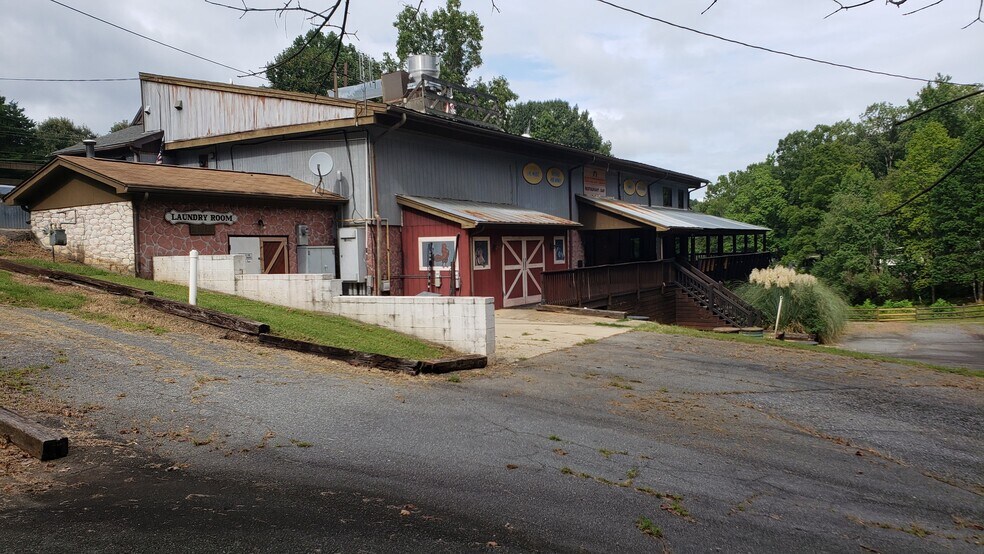 More Photos Of 3746 Mount Pleasant Rd, Sherrills Ford Restaurant For Lease