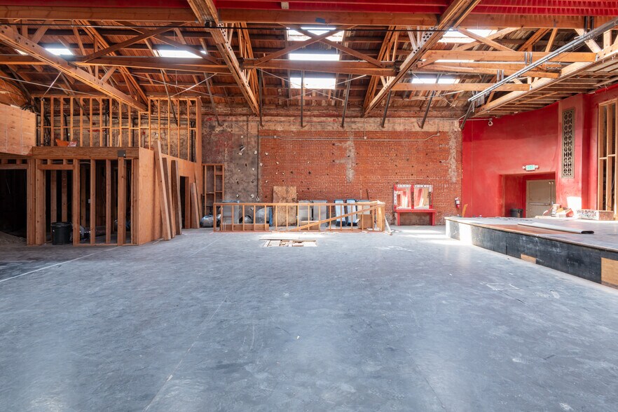 More Photos Of 5253 W Adams Blvd, Los Angeles Storefront Retail Office For Lease