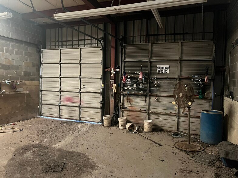 More Photos Of 757 North St, Ashburn Auto Dealership For Sale