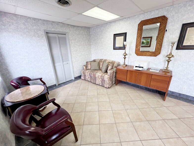 More Photos Of 509 N Grant Ave, Odessa Office For Sale