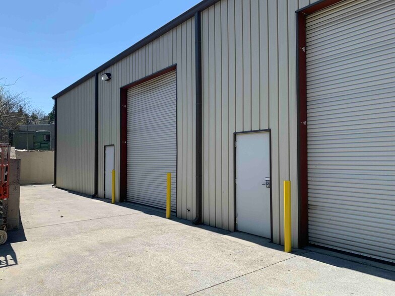 More Photos Of 3046 Matlock Dr NW, Kennesaw Warehouse For Lease
