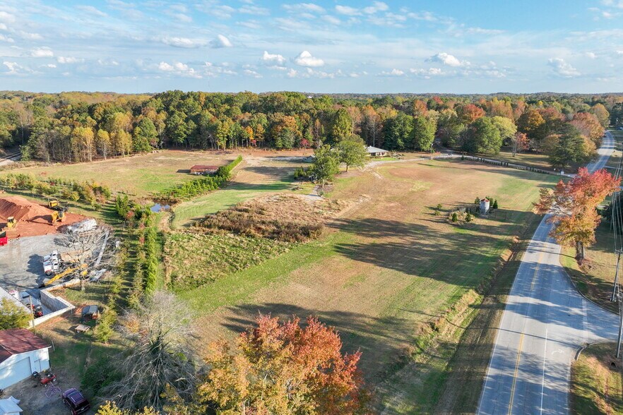 More Photos Of 5662 Cemetery Rd, Lula Land For Lease