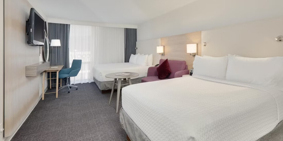 More Photos Of 1015 Elm St, Dallas Hotel For Sale