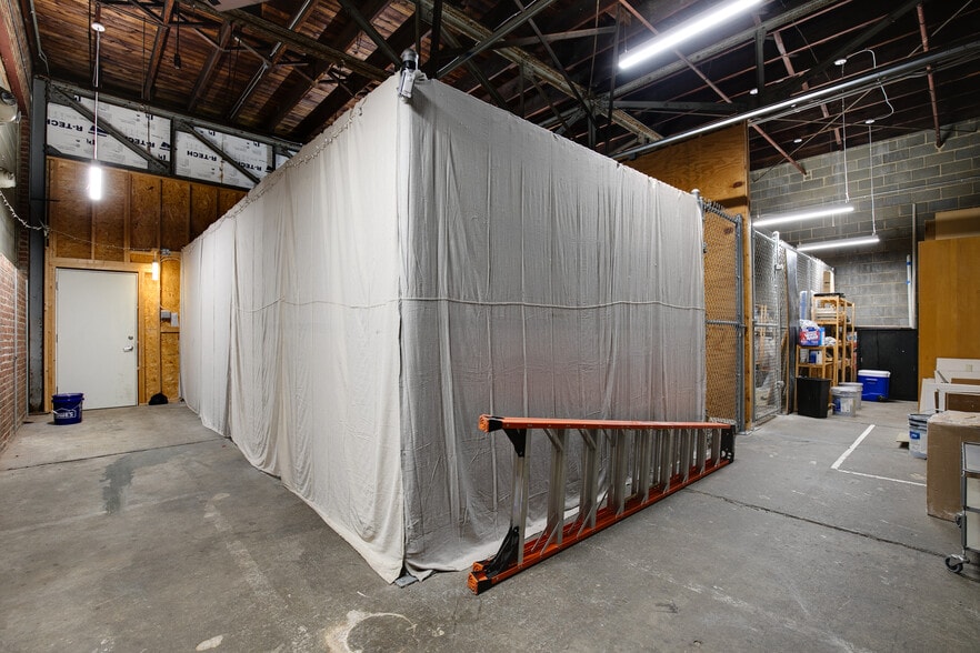 More Photos Of 3310 W Clay St, Richmond Showroom For Lease