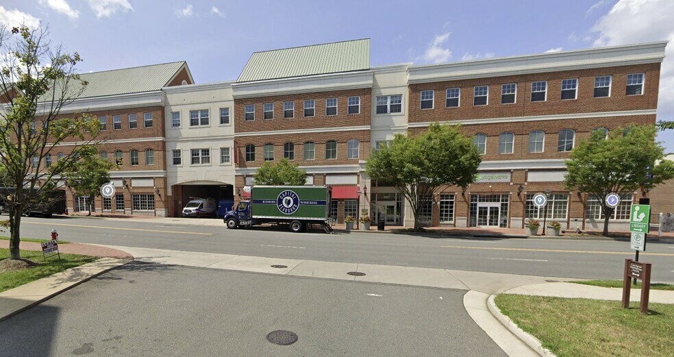 More Photos Of 3950 University Dr, Fairfax Office For Lease