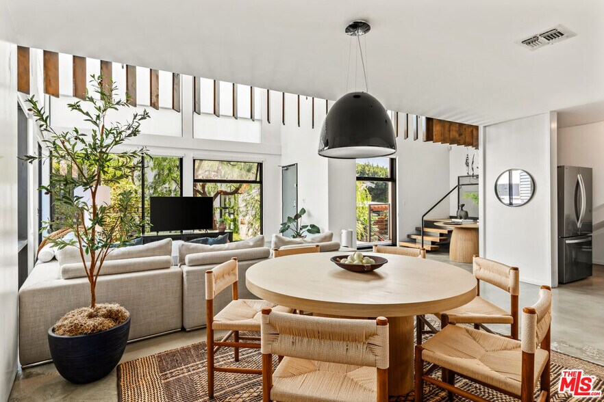 More Photos Of 700 Main St, Venice Office For Sale