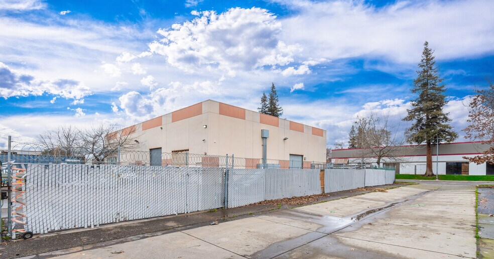More Photos Of 1030 N D St, Sacramento Light Manufacturing For Sale