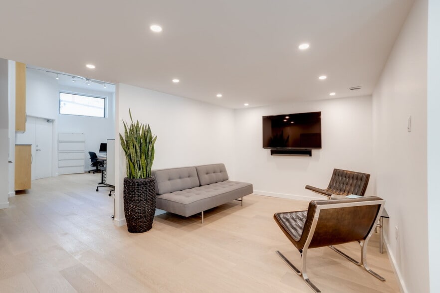 More Photos Of 115 Walnut Ave, Toronto Office For Sale