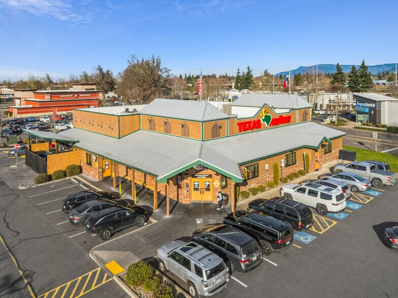 More Photos Of 1060 Valley River Way, Eugene Restaurant For Sale