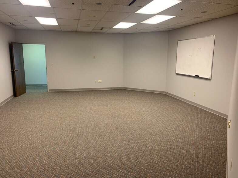 More Photos Of 425 2nd St SE, Cedar Rapids Office For Sale