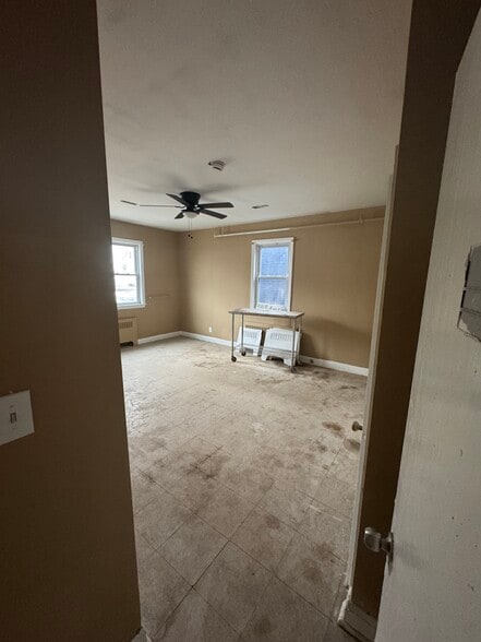 More Photos Of 2449 Shirley Ave, Baltimore Flex For Sale