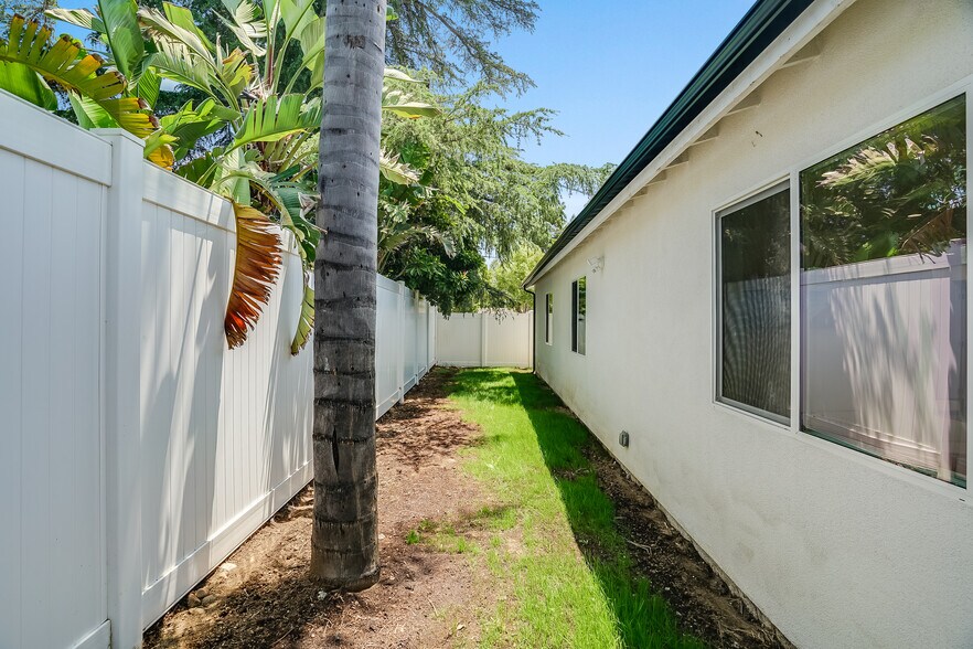More Photos Of 7008 Encino Ave, Van Nuys Apartments For Sale