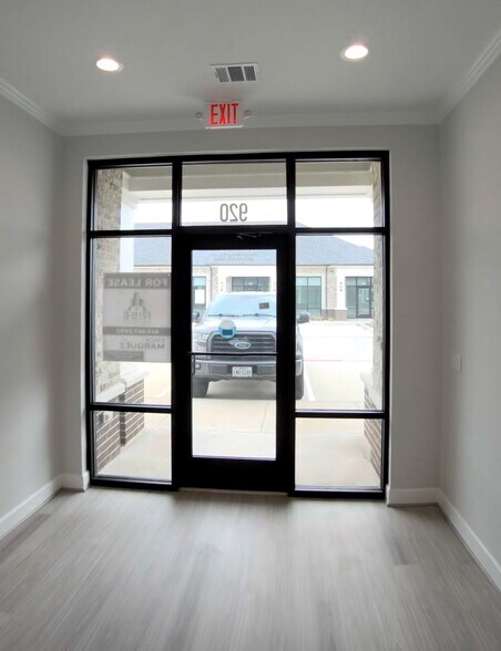 More Photos Of 1630 W Prosper Trl, Prosper Medical For Lease