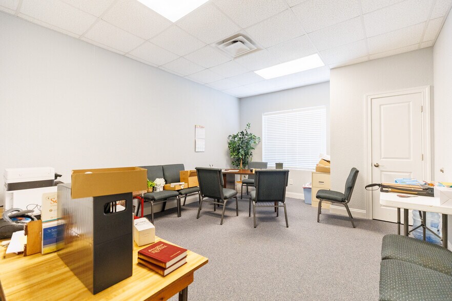 More Photos Of 37 E Main St, Lakeland Flex For Sale