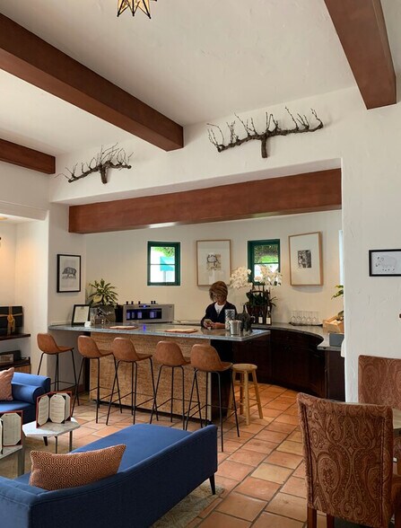 More Photos Of 5-129 El Paseo, Santa Barbara Unknown For Lease