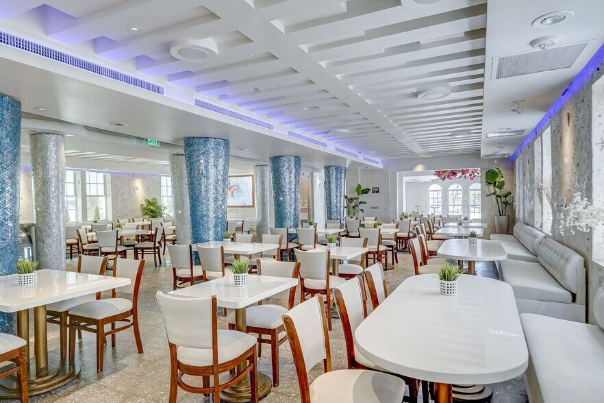 More Photos Of 820 Ocean Dr, Miami Beach Restaurant For Sale