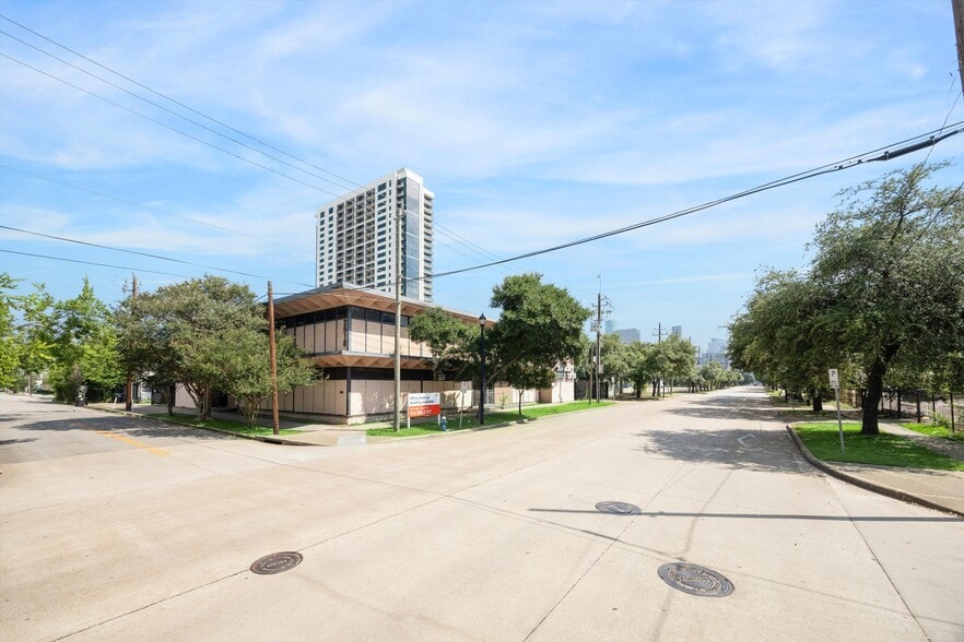 More Photos Of 2918 San Jacinto St, Houston Medical For Sale