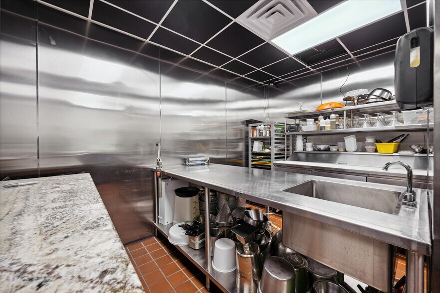 More Photos Of 2154 Bridge St, Philadelphia General Retail For Sale