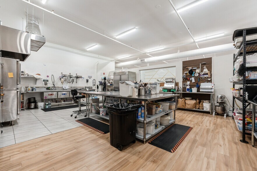 More Photos Of 5500 Merle Hay Rd, Johnston Storefront For Sale