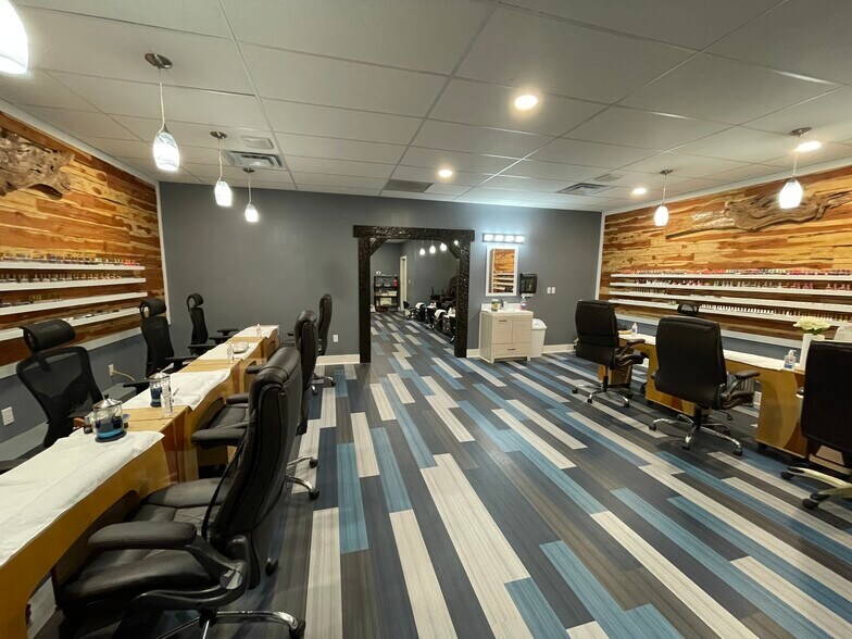 More Photos Of 213 Peachtree St, Shelbyville Office For Lease