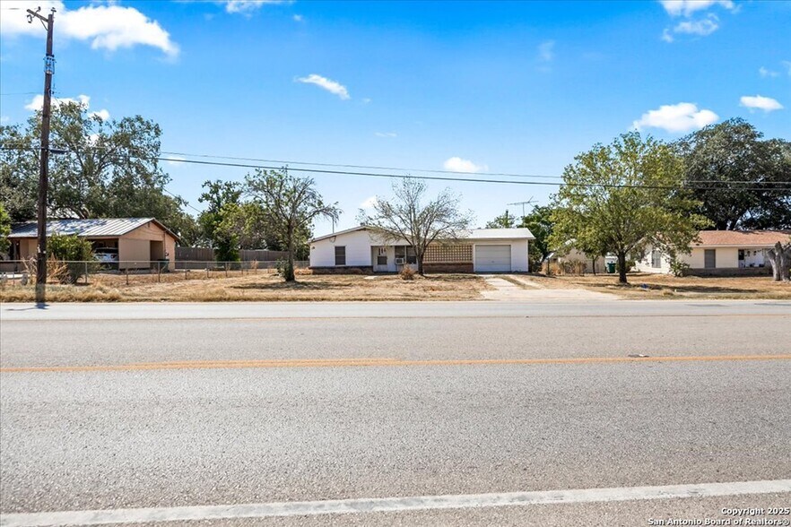 More Photos Of 19239 McDonald St, Lytle Land For Sale
