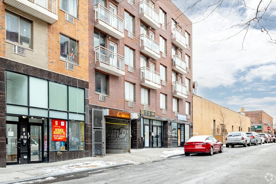 More Photos Of 4109-4131 Haight St, Flushing Apartments For Sale