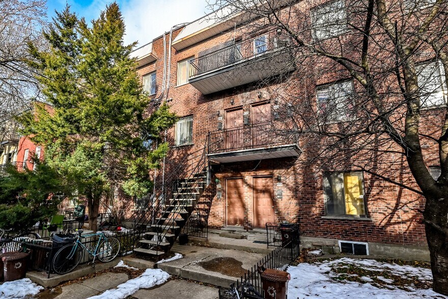 More Photos Of 5937-5947 Av De L'esplanade, Montréal Apartments For Sale