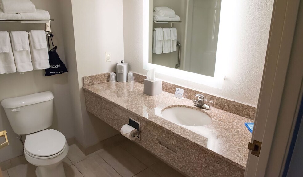 More Photos Of 58364 In-19, Elkhart Hotel For Sale