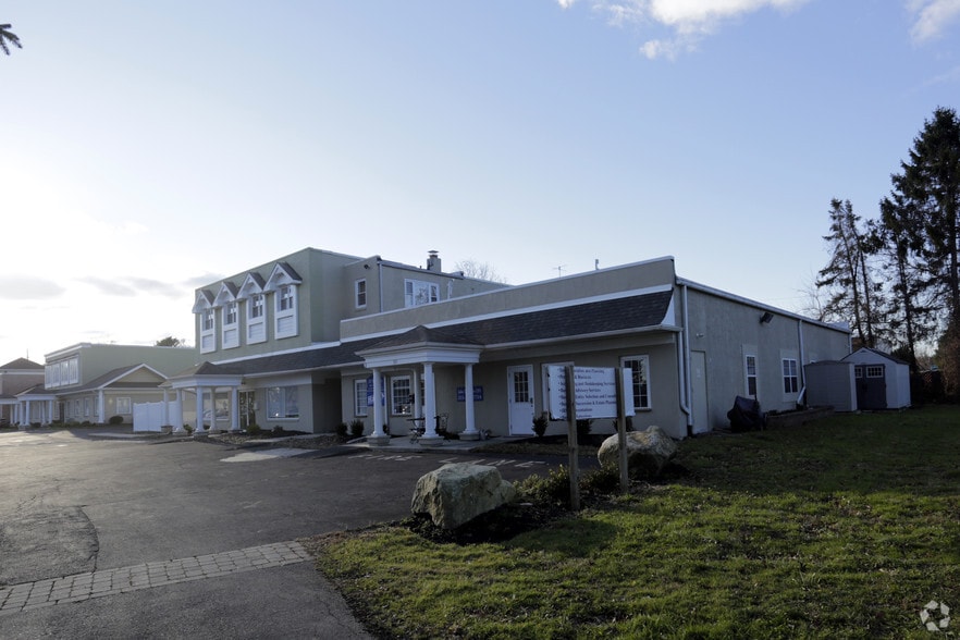 More Photos Of 967-969 Street Rd, Southampton Freestanding For Lease