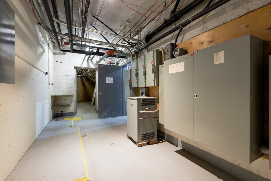 More Photos Of 21 Rue Messier, Mont-saint-hilaire Apartments For Sale