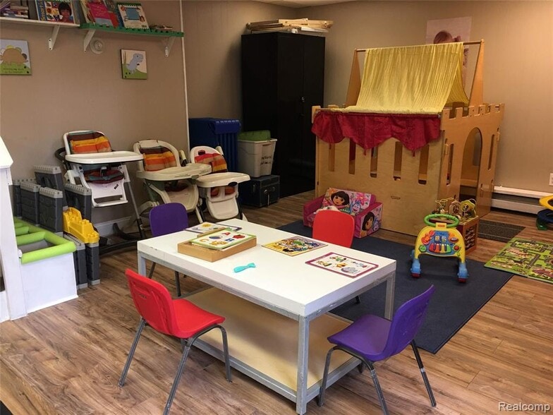 More Photos Of 4430 Elizabeth Lake Rd, Waterford Daycare Center For Sale