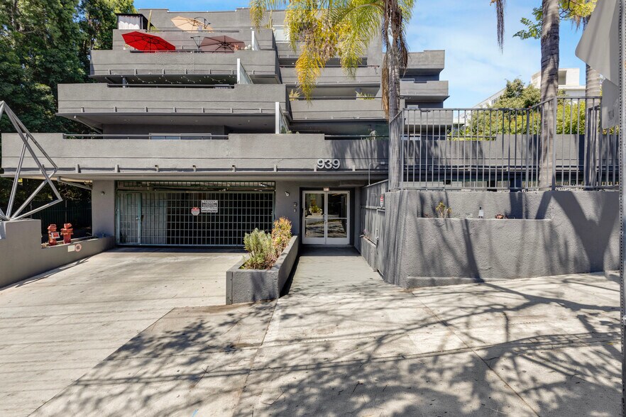 More Photos Of 939 Palm Ave, West Hollywood Apartments For Sale