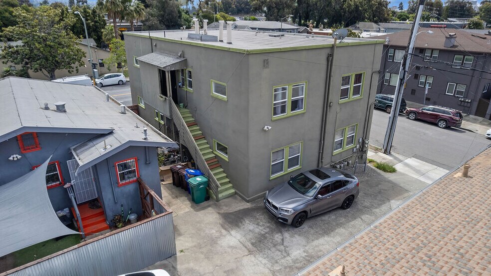More Photos Of 646 42nd, Oakland Apartments For Sale