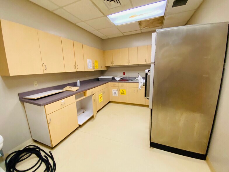 More Photos Of 404 Hall of Fame Dr, Lake City Medical For Lease