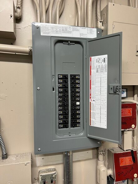 More Photos Of 8170 W 80th Ave, Arvada Service Station For Sale