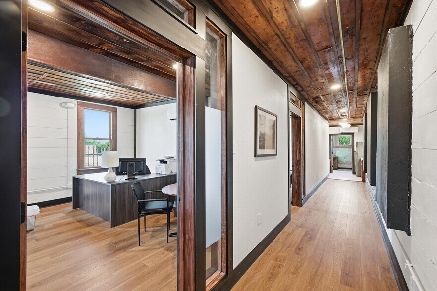 More Photos Of 1426 N Main St, Fort Worth Storefront Retail Office For Lease