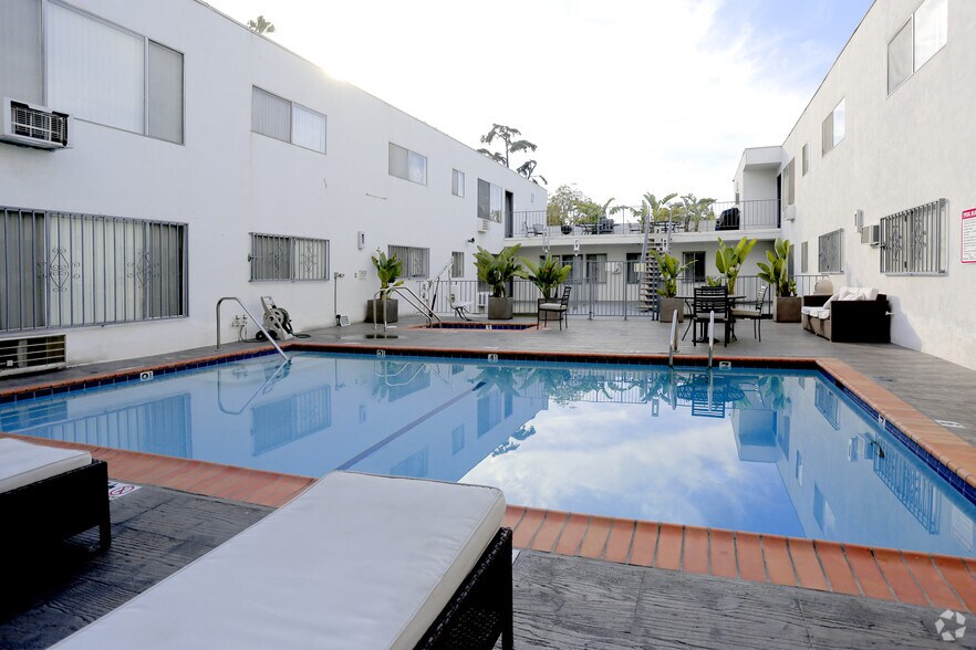 More Photos Of 954 Palm Ave, West Hollywood Apartments For Sale