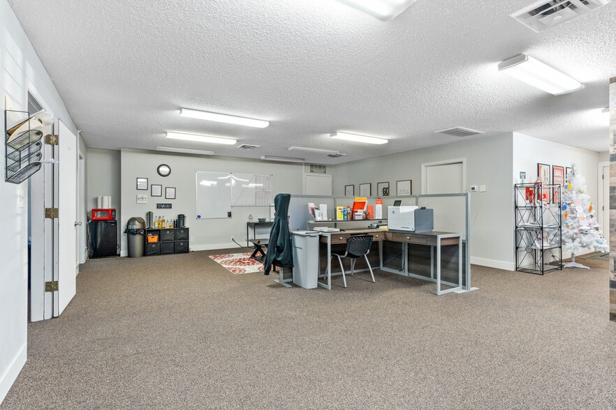 More Photos Of 306 Main St, Dallas Office For Sale