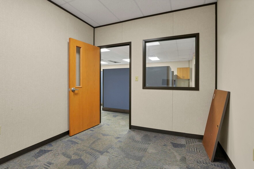 More Photos Of 300 E Auburn Ave, Springfield Office For Sale