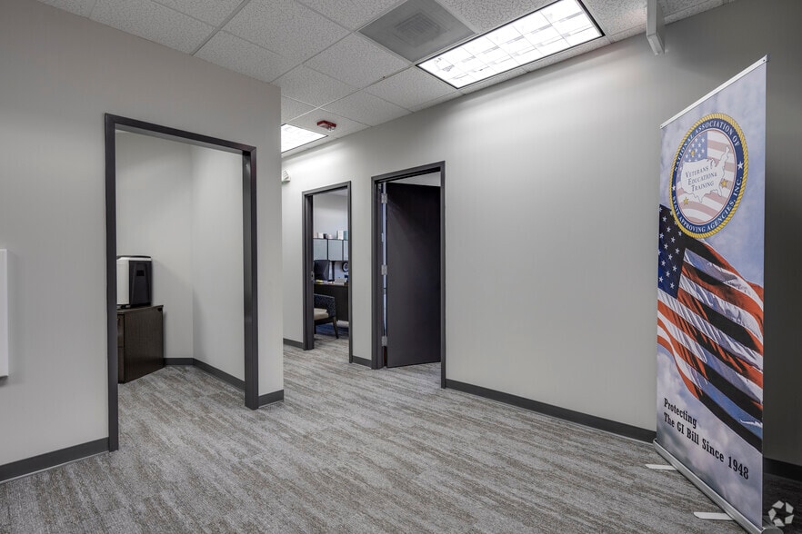 More Photos Of 220 Stoneridge Dr, Columbia Unknown For Lease