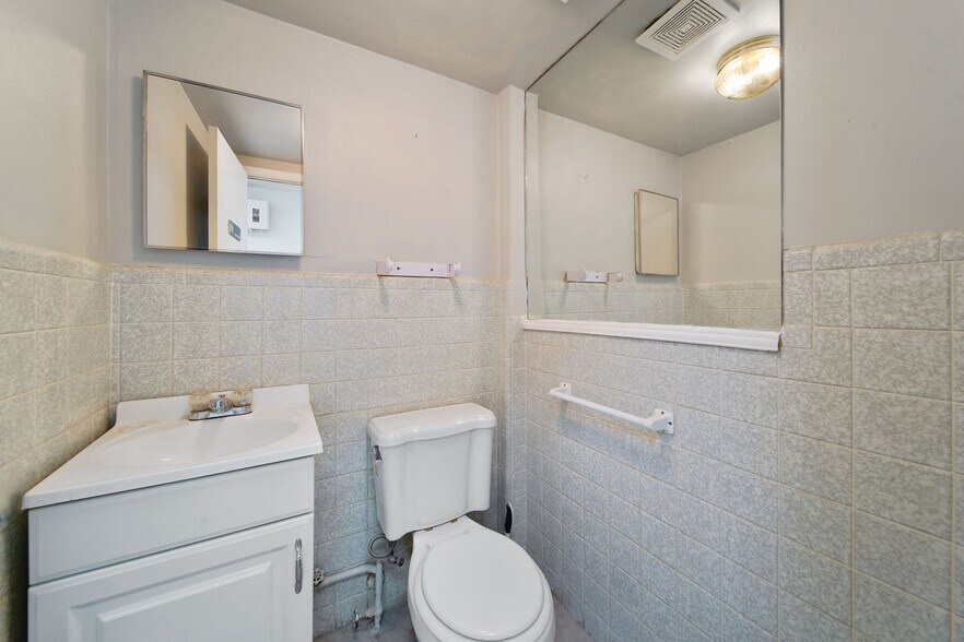 More Photos Of 1902 E Oakland Park Blvd, Fort Lauderdale Unknown For Lease