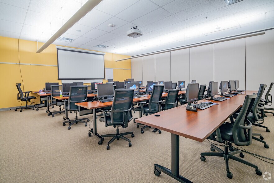 More Photos Of 10000 Rogers Run, San Antonio Office For Sale