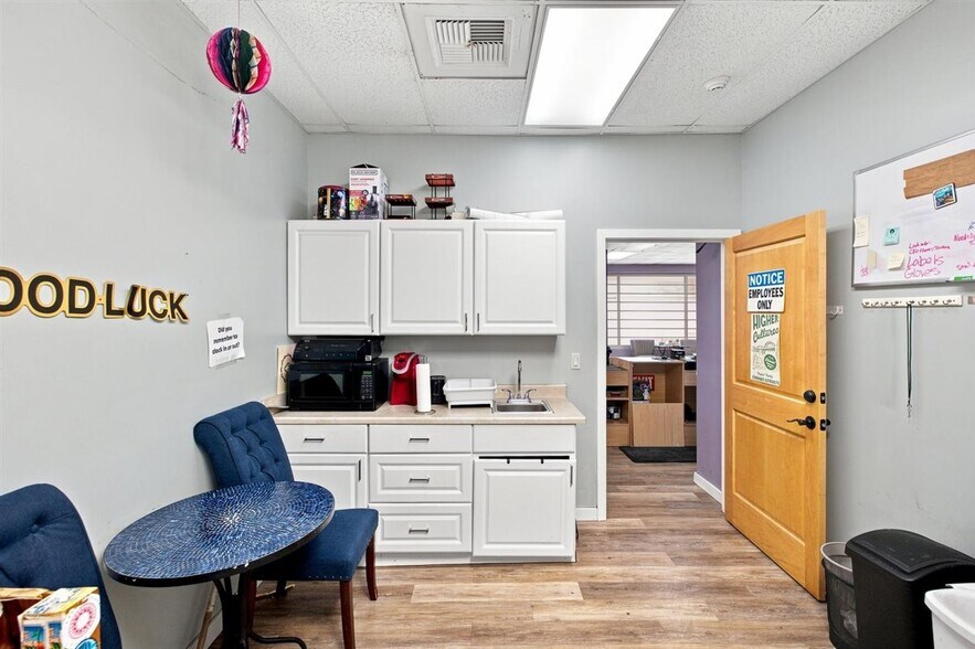 More Photos Of 1890 Capitol St NE, Salem Freestanding For Sale