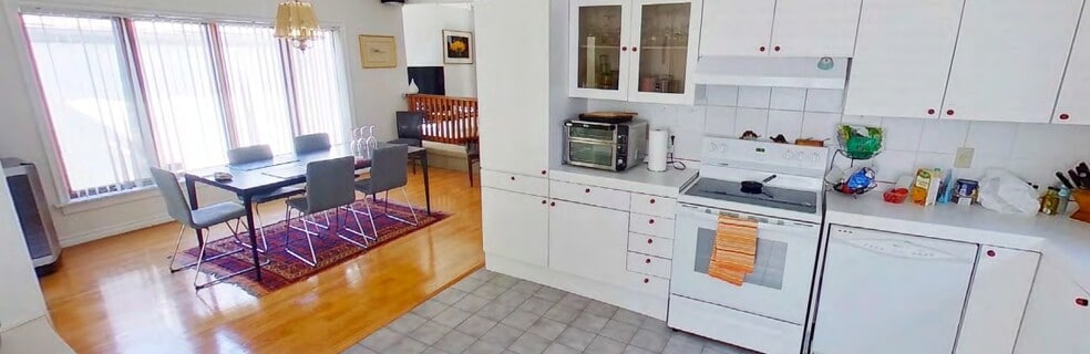 More Photos Of 15-17 Belmont St, Toronto Office Residential For Sale