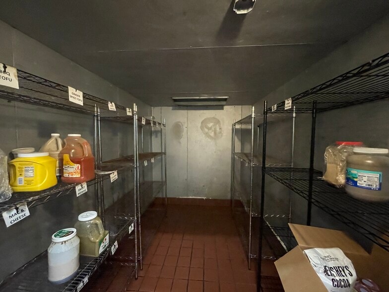 More Photos Of 3105 Saint Paul St, Baltimore Storefront Retail Residential For Lease