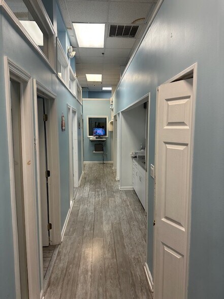 More Photos Of 1146-1160 Front St, Uniondale Storefront For Sale