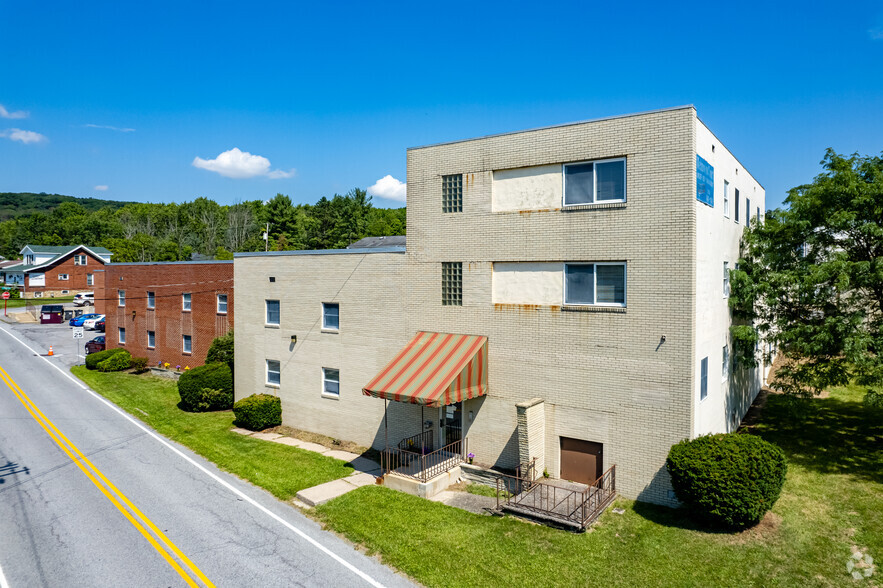 Primary Photo Of 2708 Wehnwood Rd, Altoona Apartments For Sale