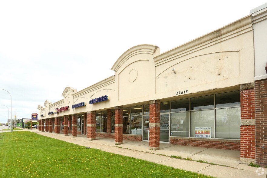 More Photos Of 32518-32536 Michigan Ave, Wayne Freestanding For Lease